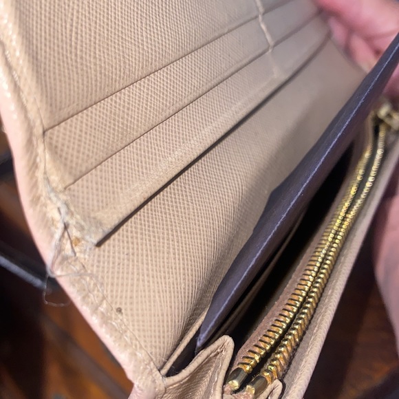 PRADA
Saffiano Lux Leather Wallet - Picture 5 of 8